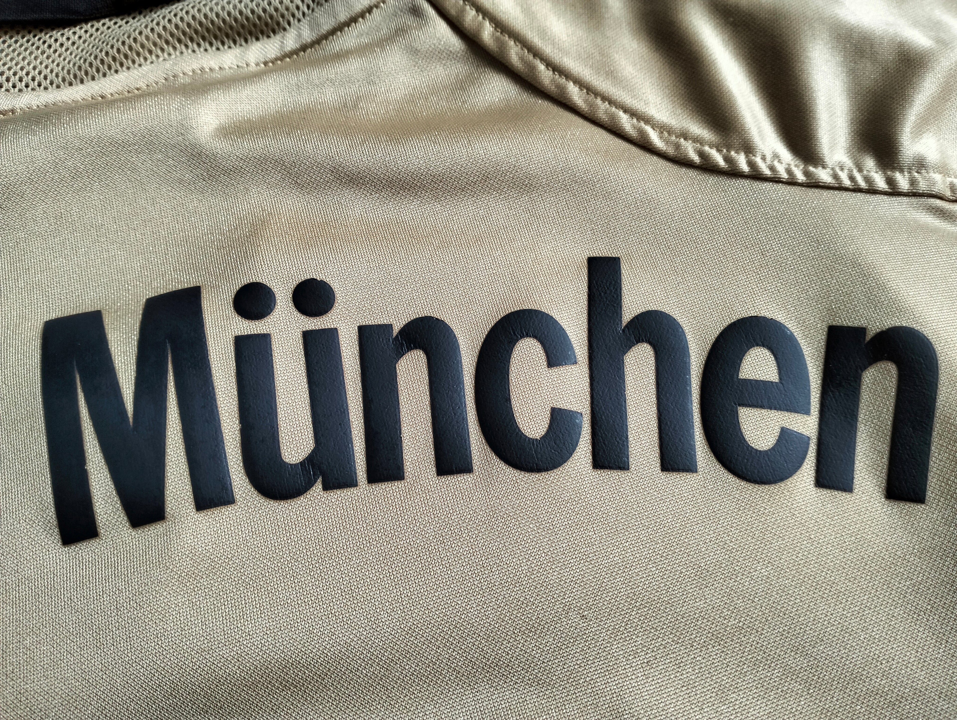 Bayern Munich 2004-2005 Adidas away shirt - Roy Makaay - S