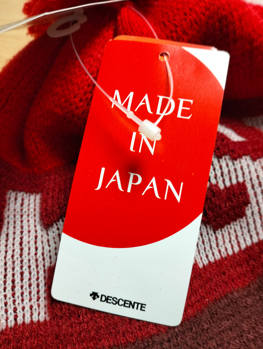 New Descente Switzerland Sui winter hat