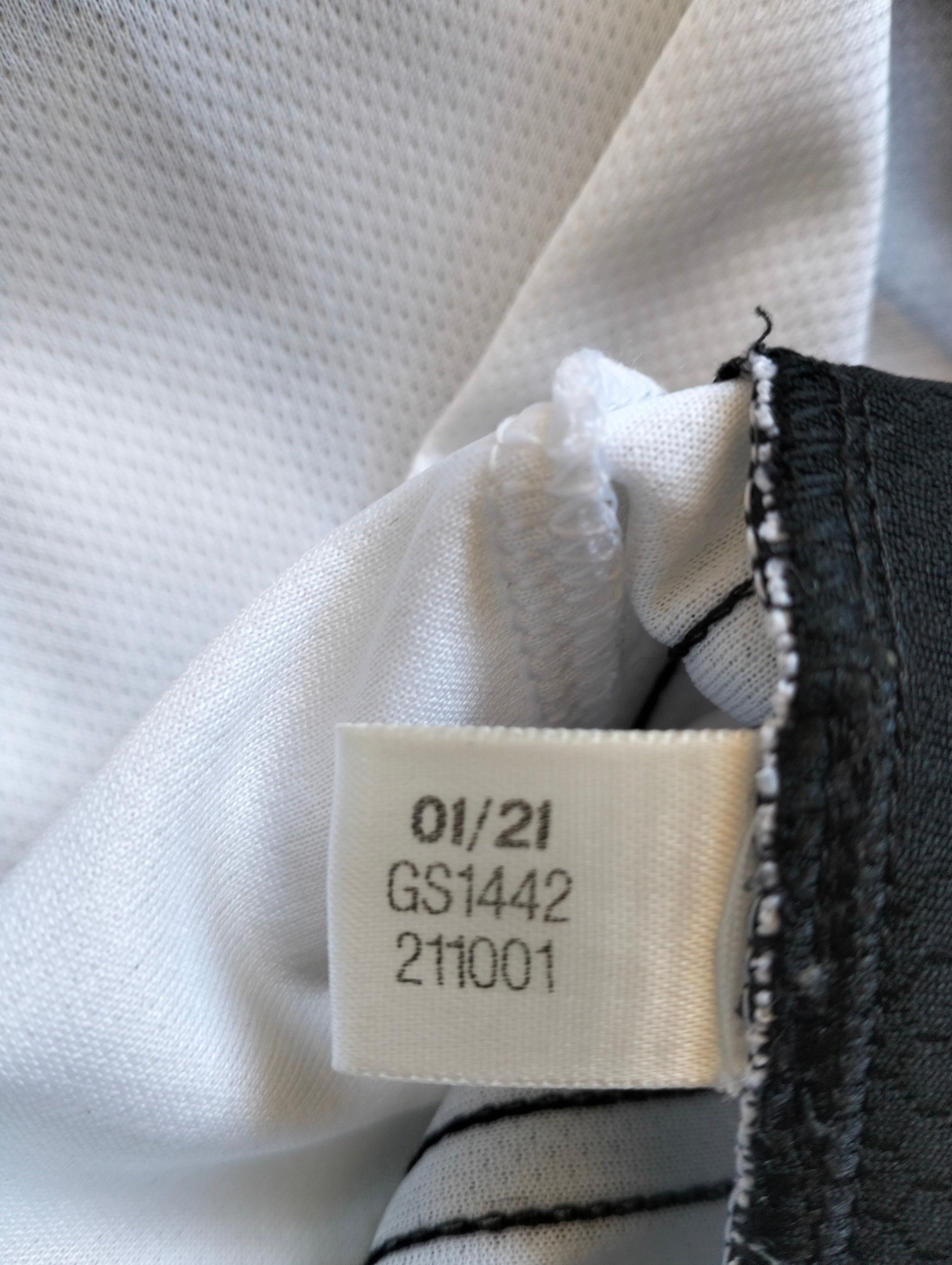 1.2. Juventus Turin 2021-22 Adidas home shirt - S