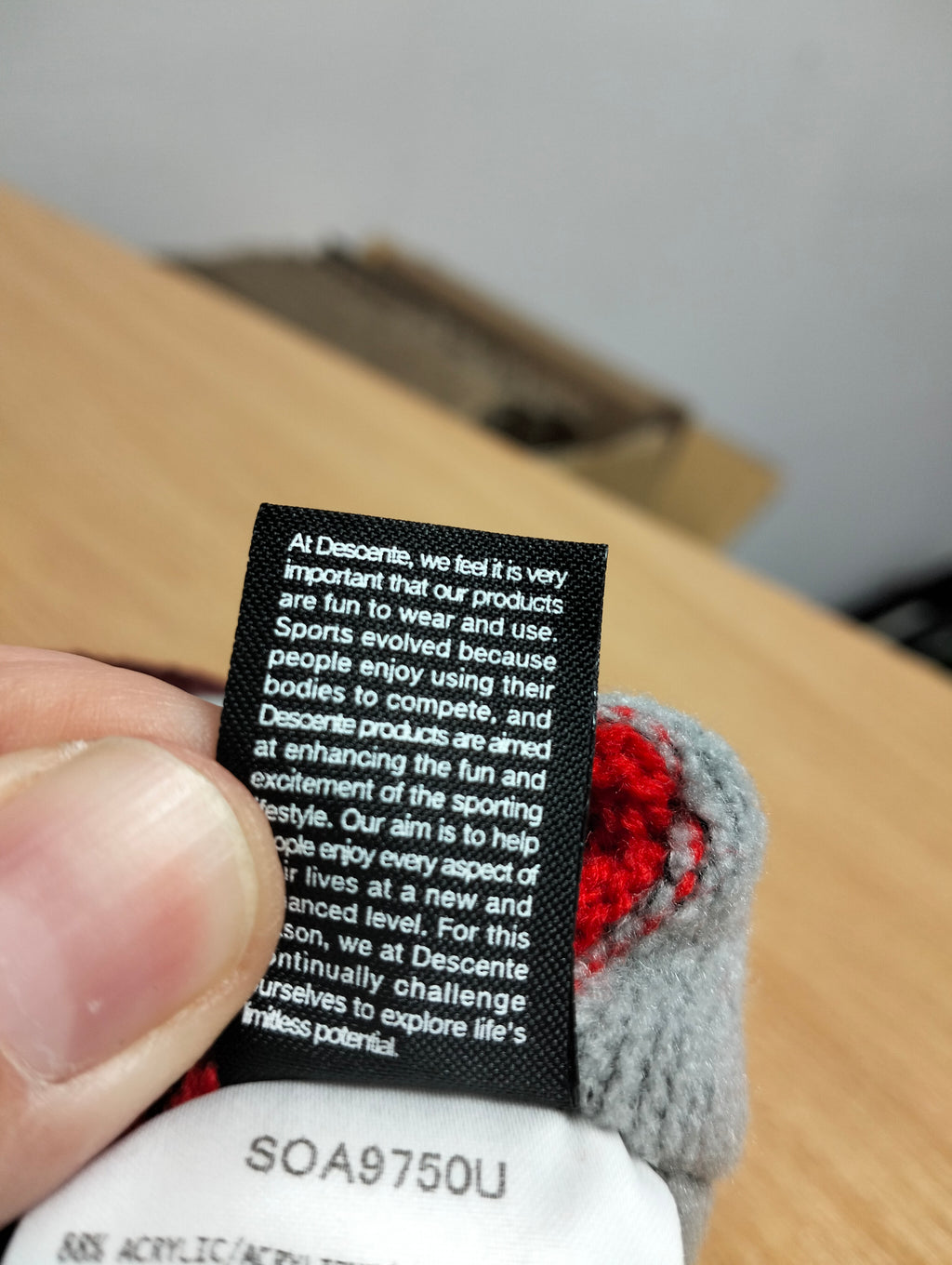 New Descente Switzerland Sui winter hat