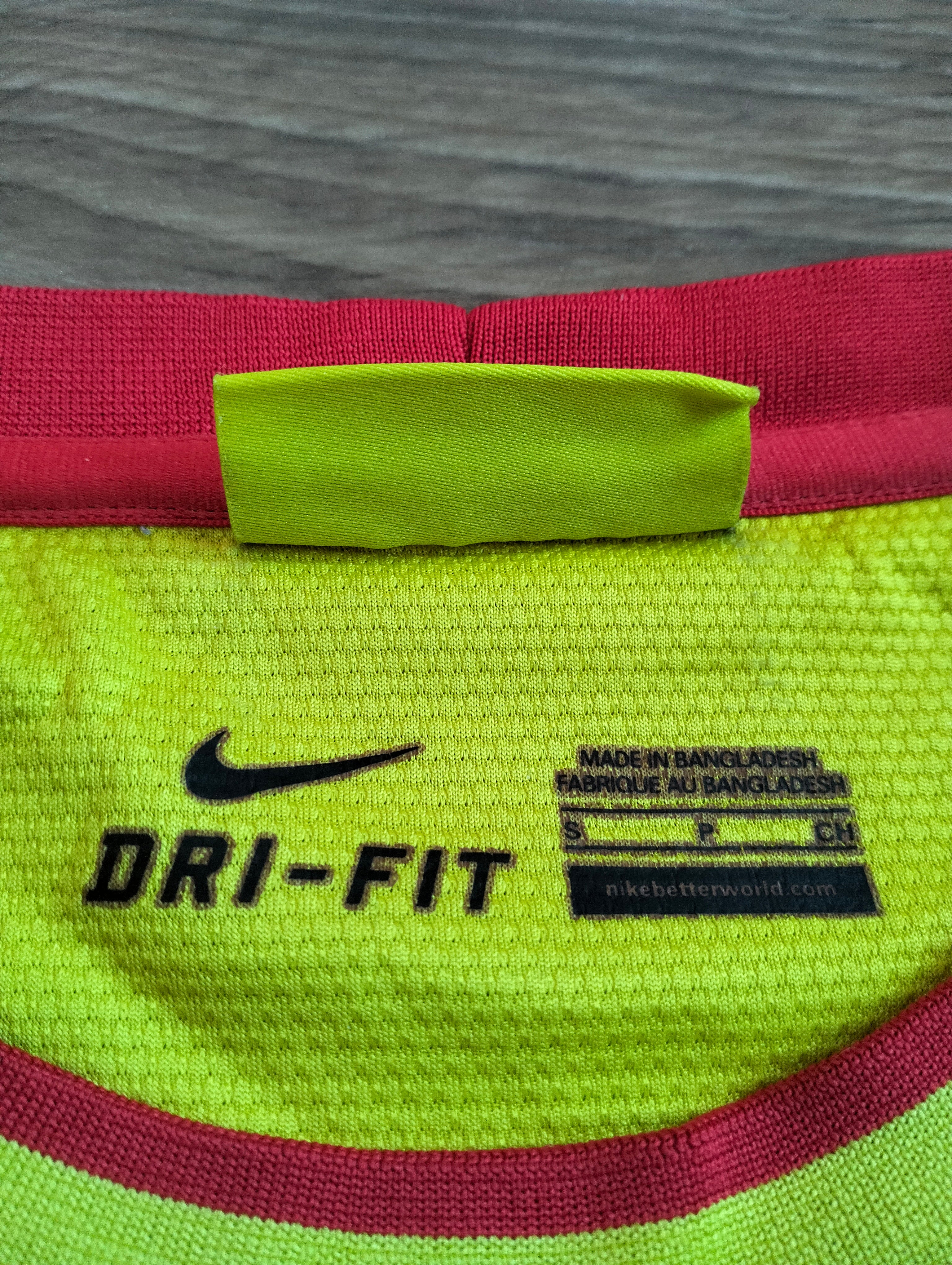 2. Original FC Barcelona 2013-14 Nike away shirt - S