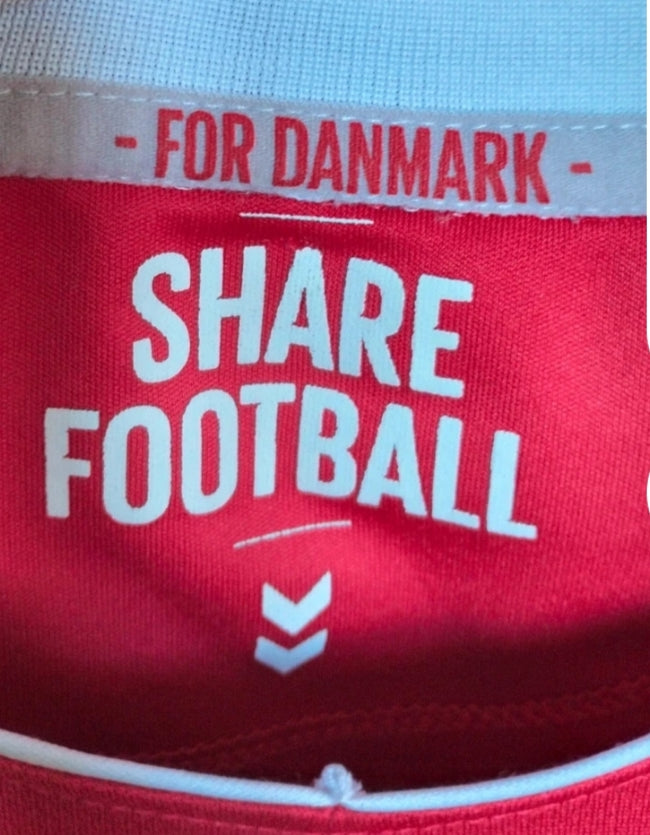 Denmark 2018-19 Hummel home kids shirt - Christian Eriksen