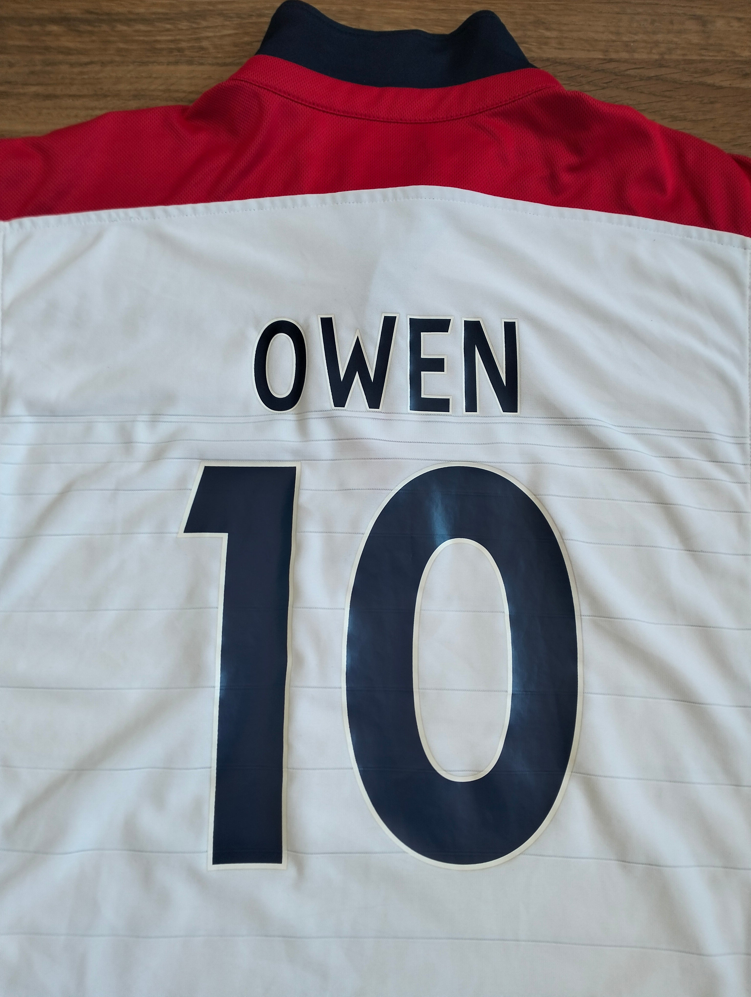 England 2003-2005 Umbro home shirt - Michael Owen - L