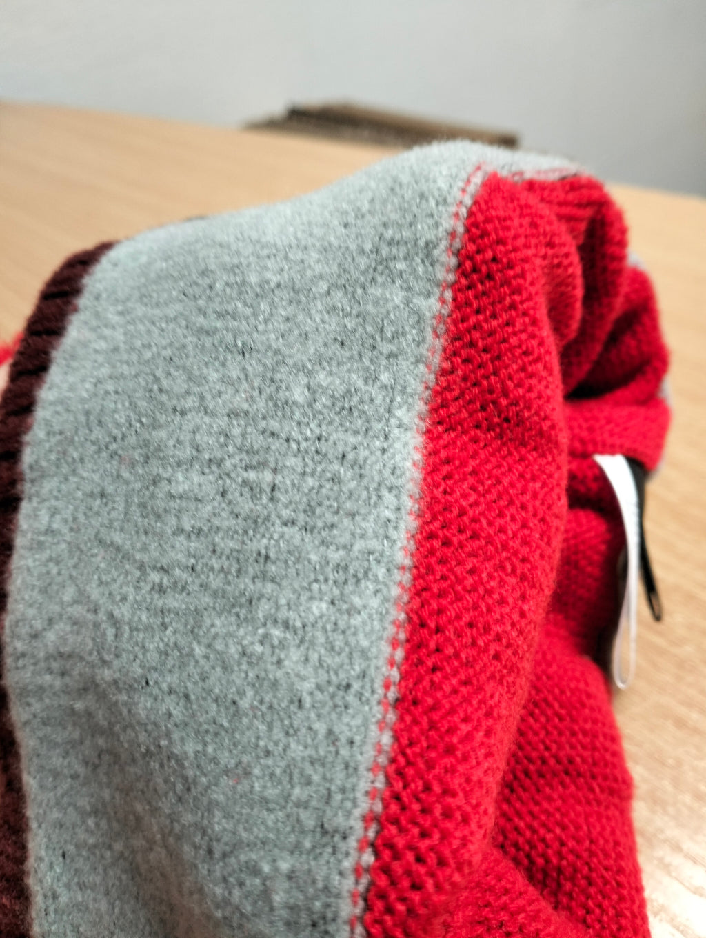 New Descente Switzerland Sui winter hat