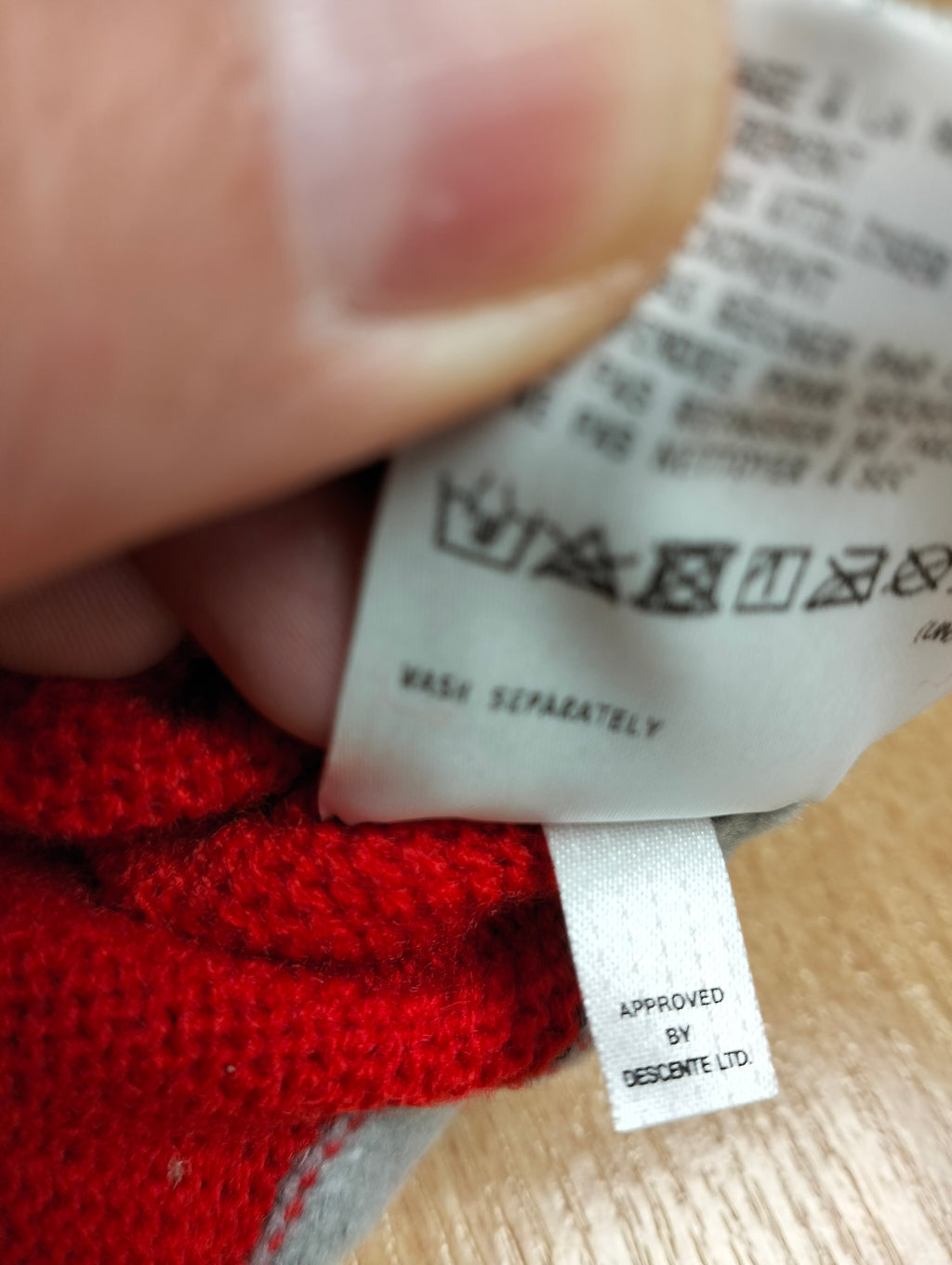 New Descente Switzerland Sui winter hat